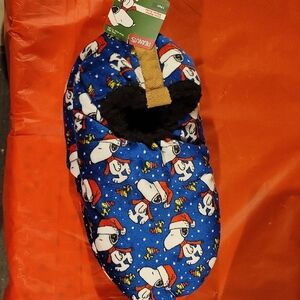 Peanuts Snoopy Winter Scene Slippers